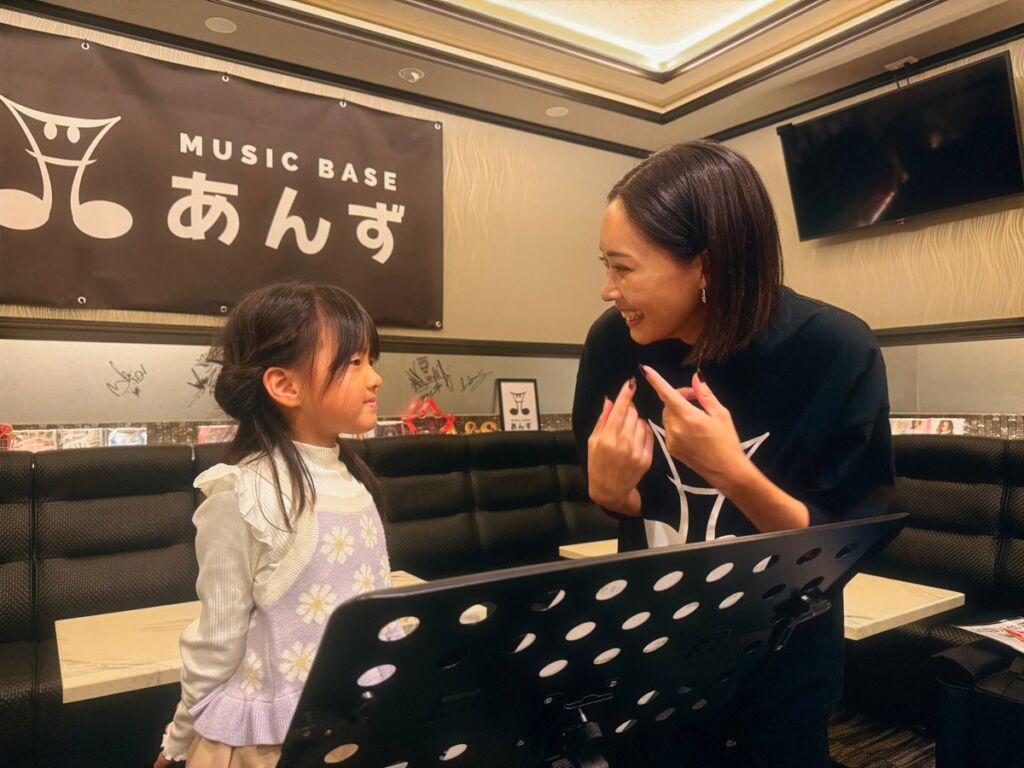 現役プロシンガー夫婦が教える「はじめてのボイトレ」 大阪・摂津市「ANS MUSIC SCHOOL」が子ども・初心者向けレッスンをリニューアル