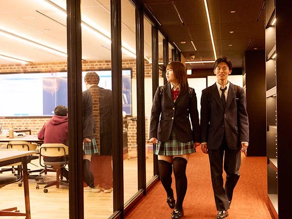 制服を着た学生
