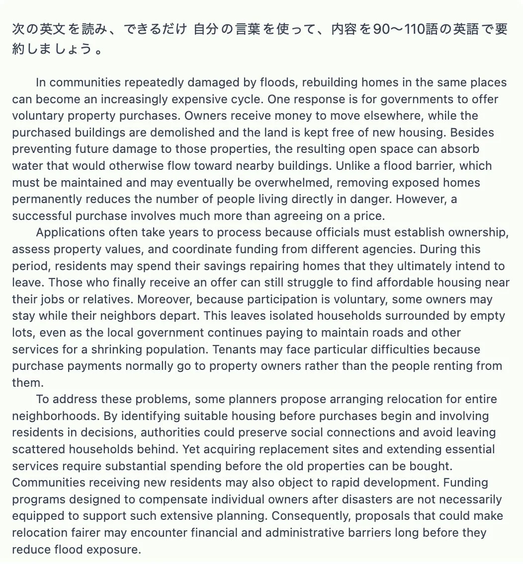 洪水被害が繰り返される地域でのコミュニティ移転の課題と対策を論じています。自主的な土地買収、複雑な手続き、財政・行政障壁が問題で、包括的な移転計画の必要性が示されています。