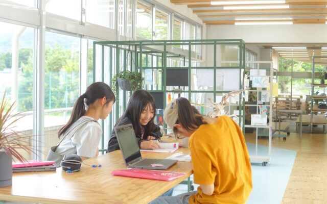 大日向中等教育学校の校舎改修が「2026年度グッドデザイン賞」を受賞