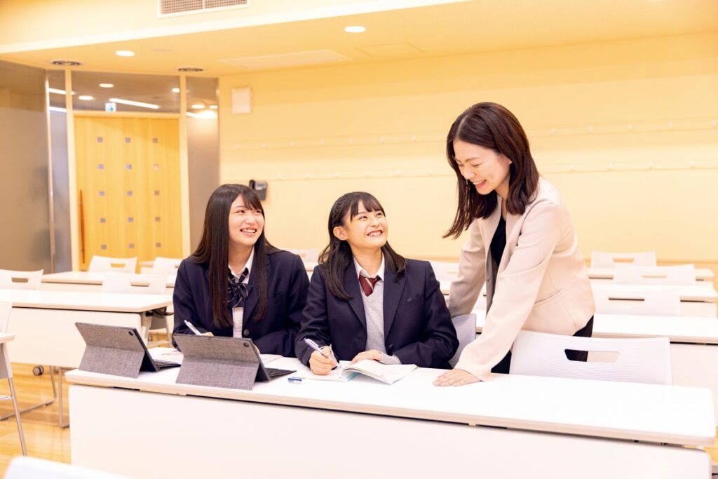飛鳥未来高校グループ、在籍生徒数21,000人突破節目を機にメッセージを発表「対面の価値を信じる通信制高校」
