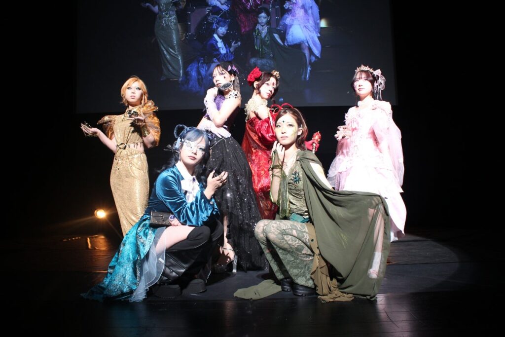 企画から演出まで学生が創るヘアメイクショー仲間とともに挑戦し、技術と人間力を磨く実践教育の舞台