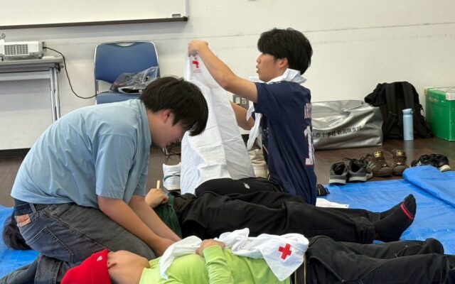 【国際外語・観光・エアライン専門学校】 日本赤十字社・救急員養成講座ホテル・観光・空港などの現場で、お客様の命を守る知識と技術を習得