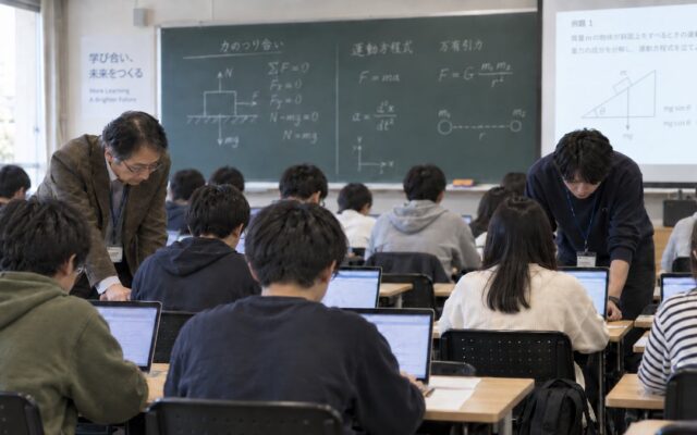 大阪電気通信大学「物理学1・演習」でAI講師を活用、一人ひとり異なる問題で自ら解く学びを支援