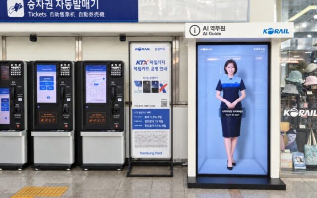 “見るサイネージ”から“話せるサイネージ”へ――Klleon、ソウル駅で裸眼3D「AI駅員」の試験運用を開始